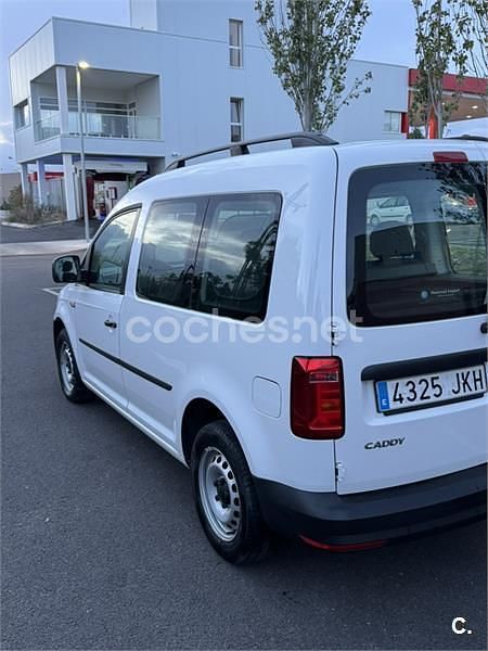 Usado VW Caddy 75 CV (55 kW) 2015 Blanco Monovolumen