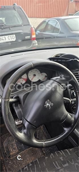 Usado Peugeot 206 90 CV (66 kW) 2002 Negro Berlina