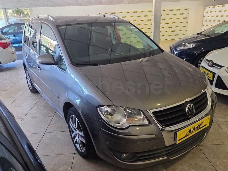 Usado VW Touran Advance 105 CV (77 kW) 2010 Gris / plata Monovolumen