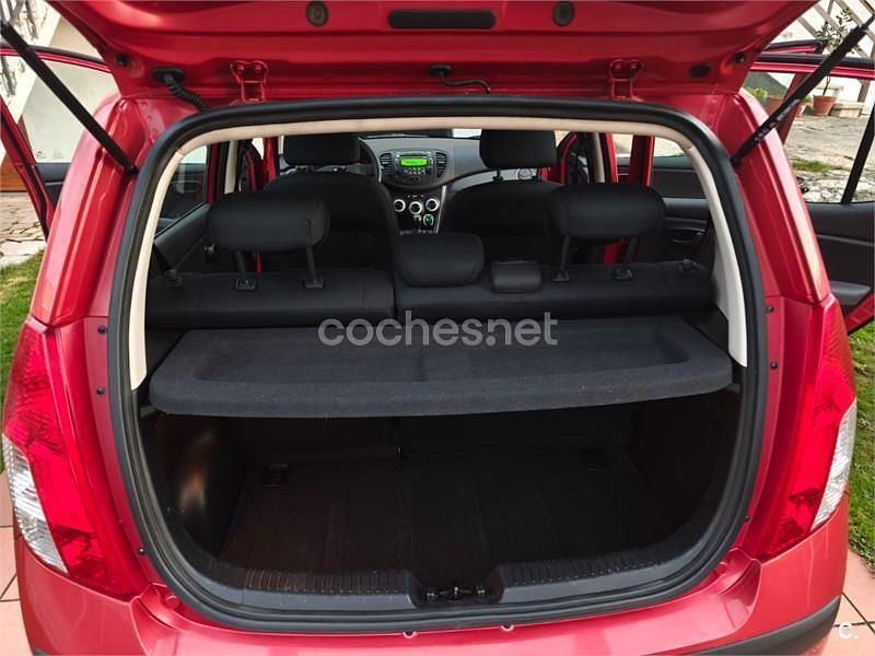 Usado Hyundai i10 Comfort 66 CV (48 kW) 2008 Granate Utilitario