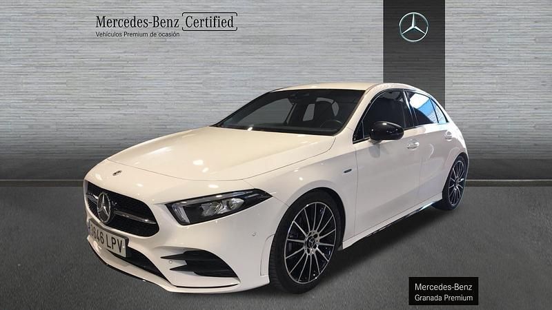 Usado Mercedes A200 AMG line 150 CV (110 kW) 2021 Blanco polar Berlina