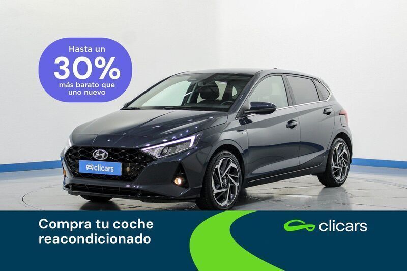 Gris / plata Usado 2023 Hyundai i20 Berlina | 16.990 € (Precio justo) - Imagen 1/4