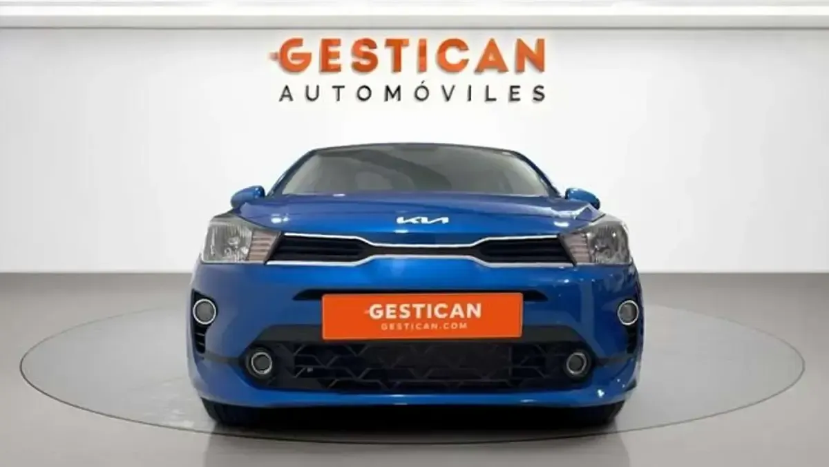 Usado Kia Rio 84 CV (61 kW) 2023 Azul Utilitario