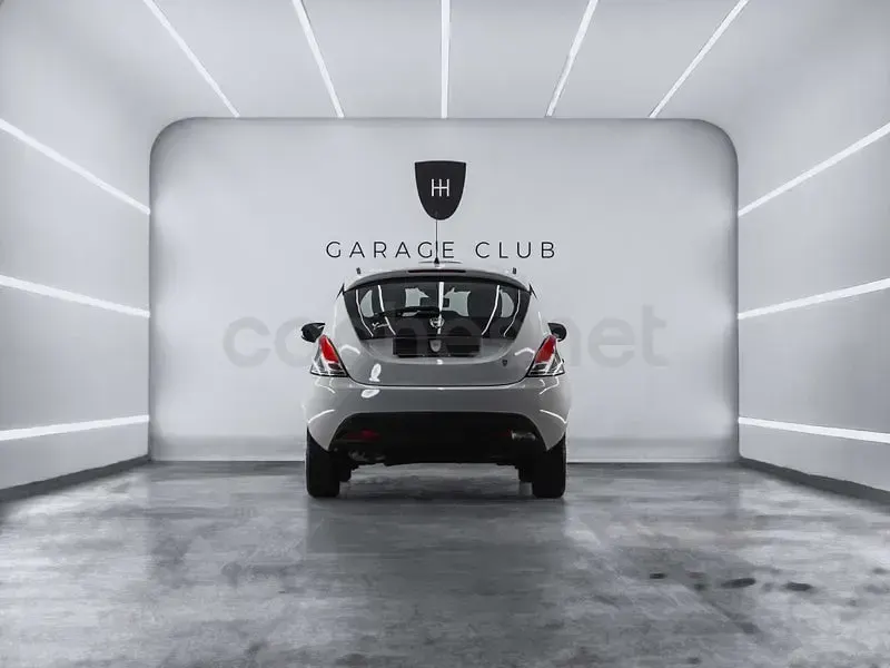 Usado Lancia Ypsilon Silver 69 CV (50 kW) 2012 Blanco Utilitario