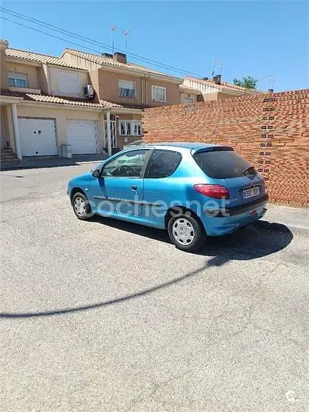 Usado Peugeot 206 75 CV (55 kW) 2001 Azul Berlina