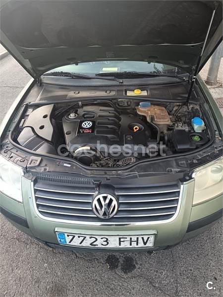 Verde Usado 2002 VW Passat Trendline Familiar | 2500 € (Precio justo) - Imagen 1/4