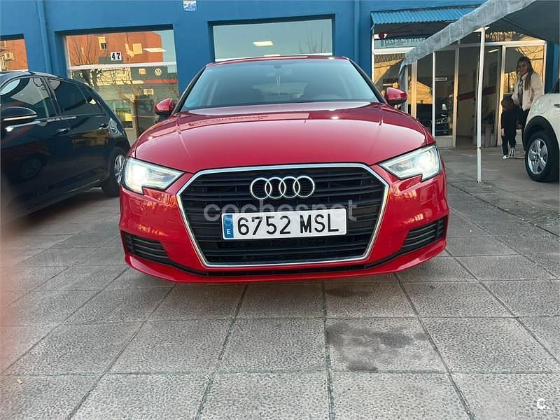 Usado Audi A3 110 CV (80 kW) 2017 Rojo Berlina