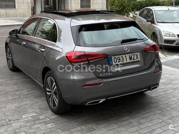 Usado Mercedes A250 218 CV (160 kW) 2021 Gris / plata Berlina