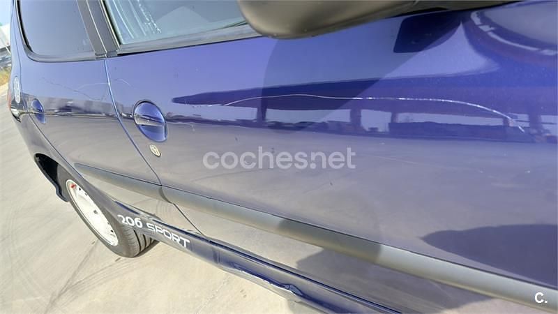 Usado Peugeot 206 75 CV (55 kW) 2003 Azul Berlina