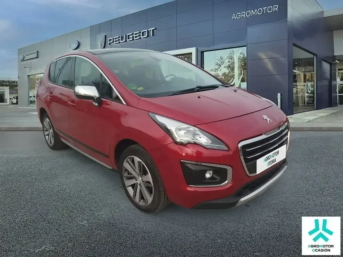 Usado Peugeot 3008 Allure 120 CV (88 kW) 2016 Rojo SUV