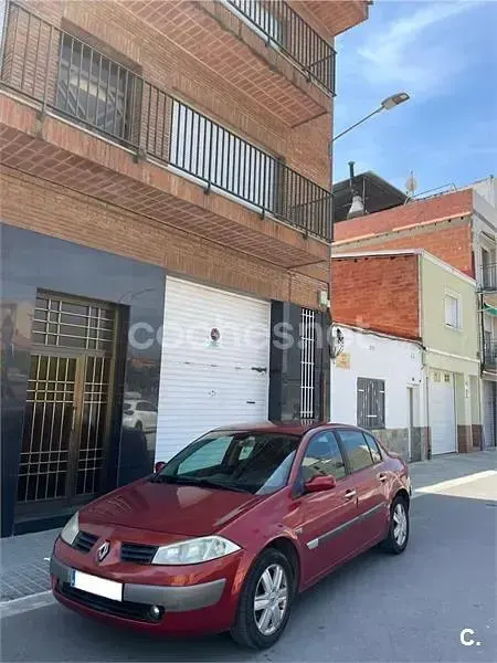 Usado Renault Mégane Dynamique 115 CV (84 kW) 2006 Granate Berlina