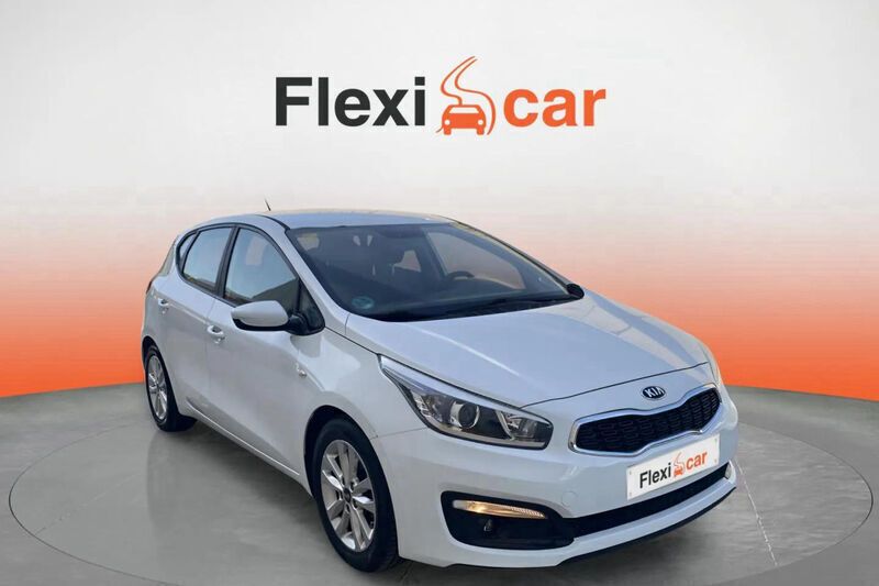 Blanco Usado 2016 Kia Ceed Berlina | 7990 € (Super precio) - Imagen 1/4