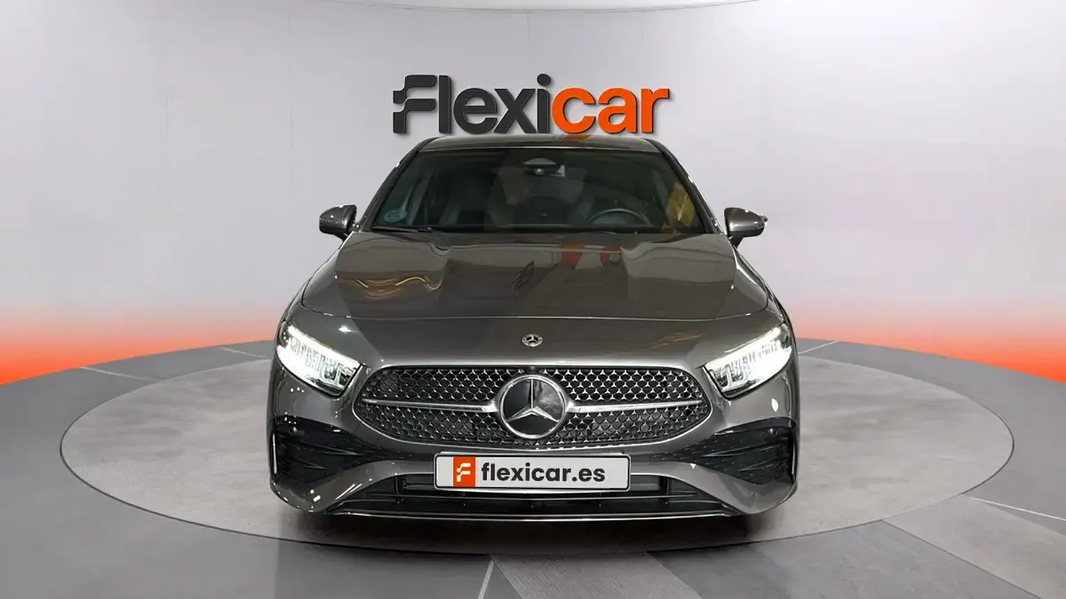 Usado Mercedes A180 116 CV (85 kW) 2023 Gris Berlina