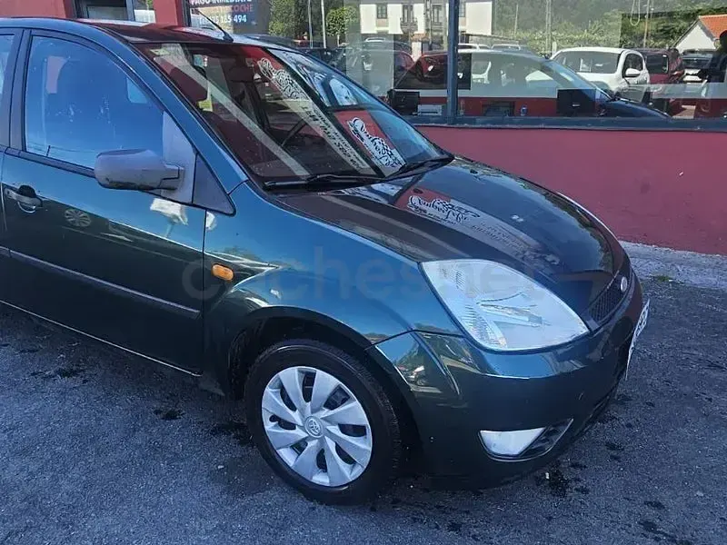 Usado Ford Fiesta Ambiente 68 CV (50 kW) 2003 Verde Utilitario
