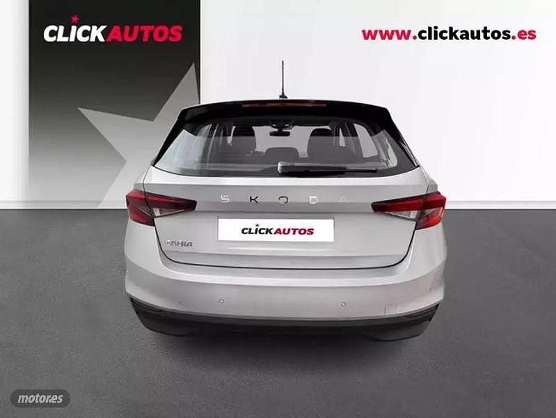 Usado Skoda Fabia Essence 80 CV (58 kW) 2025 Plateado Utilitario