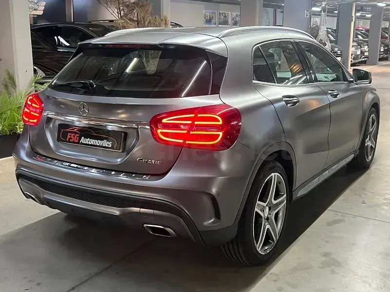 Usado Mercedes GLA220 AMG line 170 CV (125 kW) 2014 Gris / plata SUV
