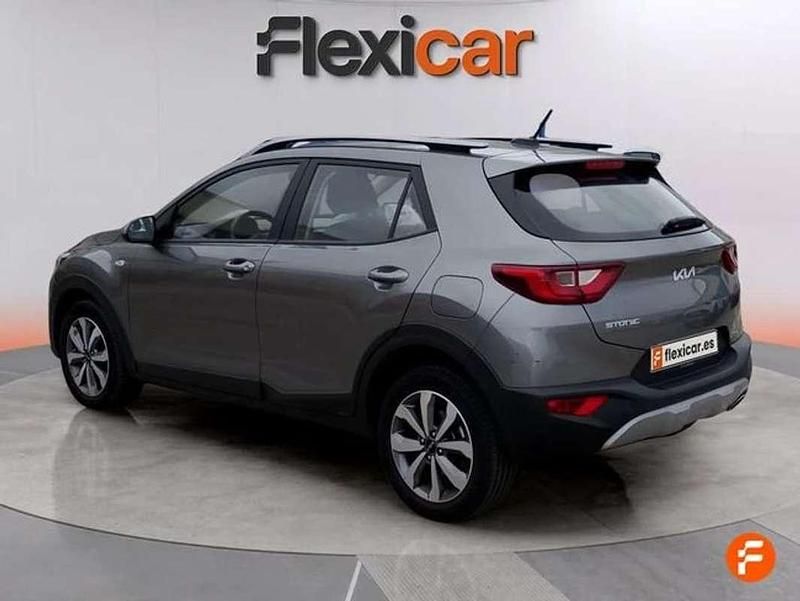 Usado Kia Stonic 84 CV (61 kW) 2023 Gris SUV