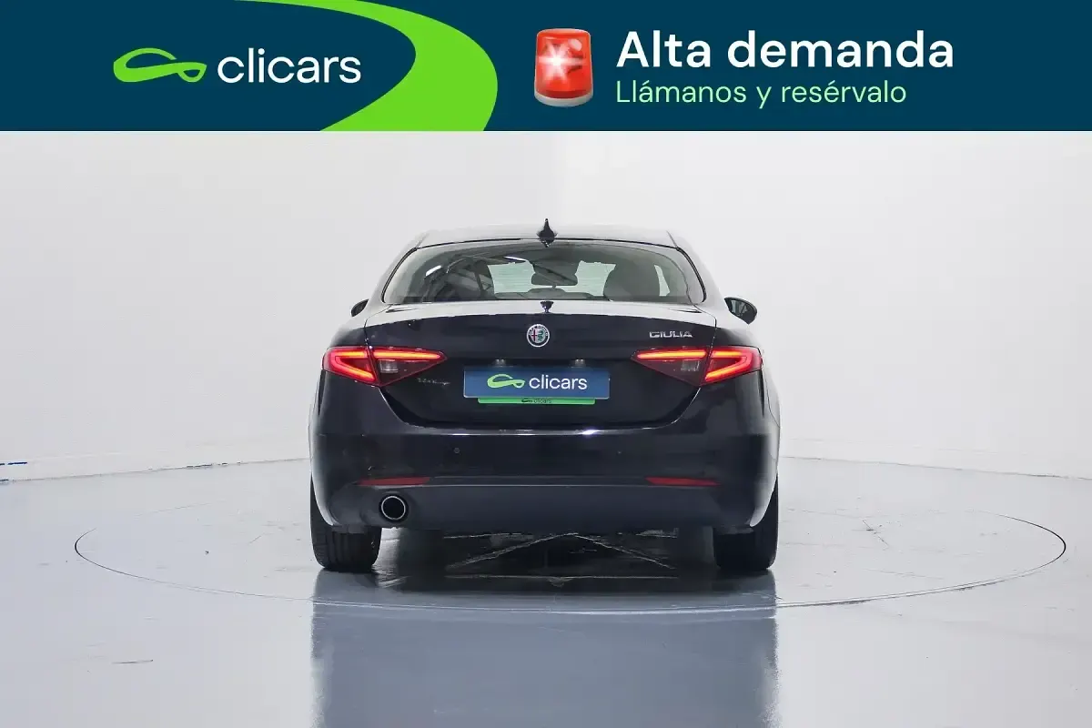Usado Alfa Romeo Giulia 150 CV (110 kW) 2016 Negro Berlina