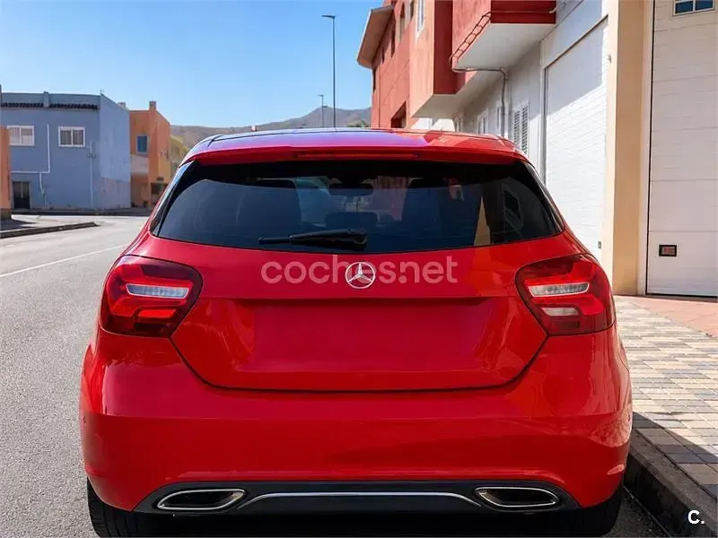 Usado Mercedes A180 Urban 109 CV (80 kW) 2016 Rojo Berlina