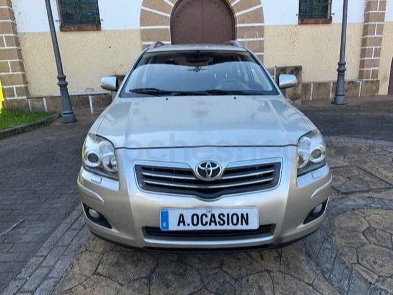 Usado Toyota Avensis Executive 150 CV (110 kW) 2007 Beige Familiar