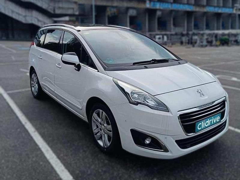 Usado Peugeot 5008 Style 120 CV (88 kW) 2015 Blanco Monovolumen