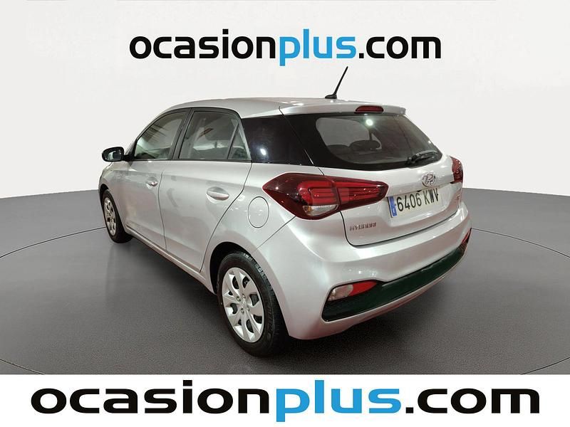 Usado Hyundai i20 75 CV (55 kW) 2019 Gris plata Utilitario