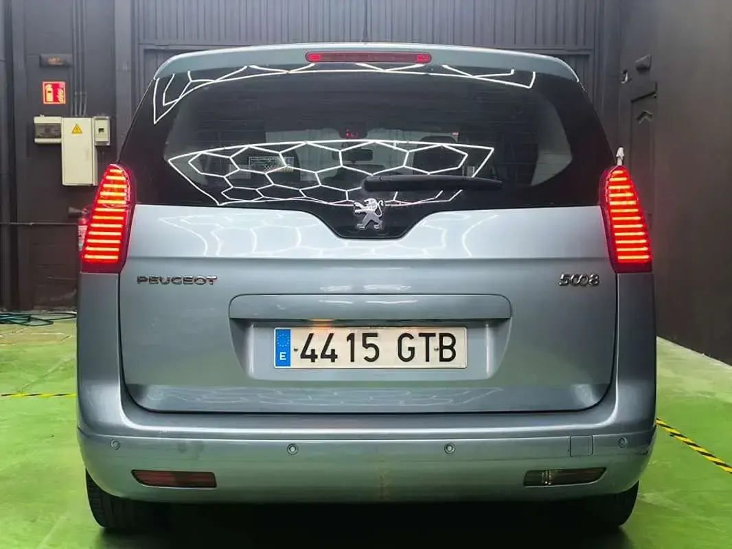 Usado Peugeot 5008 Premium 109 CV (80 kW) 2010 Azul Monovolumen