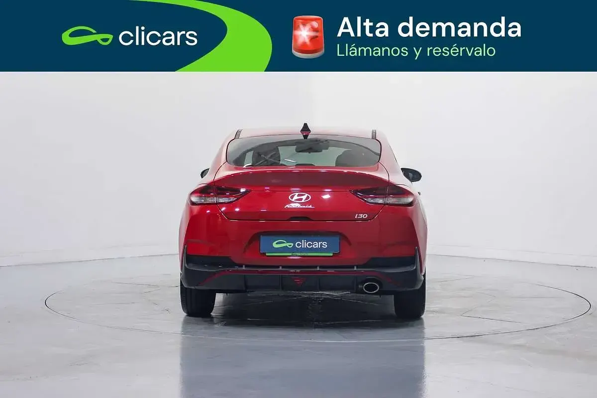 Usado Hyundai i30 101 CV (74 kW) 2025 Rojo Utilitario