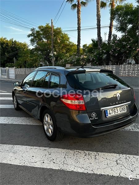 Usado Renault Laguna III Expression 130 CV (95 kW) 2009 Negro Familiar