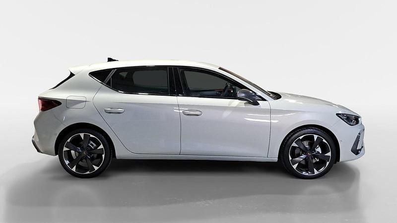 Nuevo Cupra Leon 150 CV (110 kW) 2025 Gris / plata Berlina