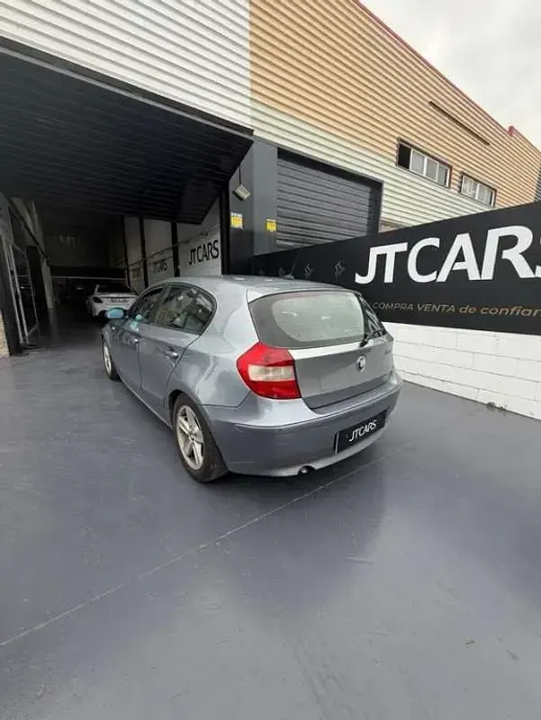 Usado BMW 120 163 CV (119 kW) 2004 Gris Utilitario
