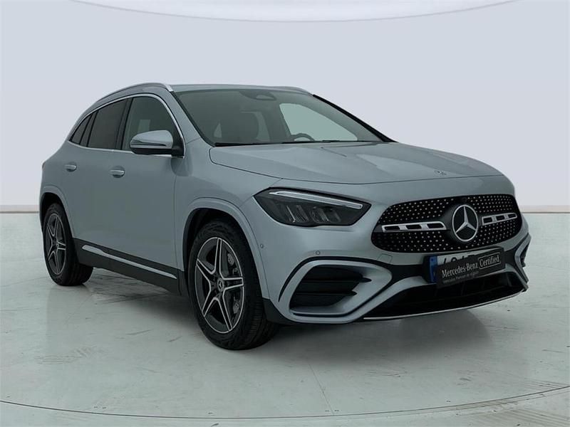 Usado Mercedes GLA200 150 CV (110 kW) 2025 Plata hightech SUV