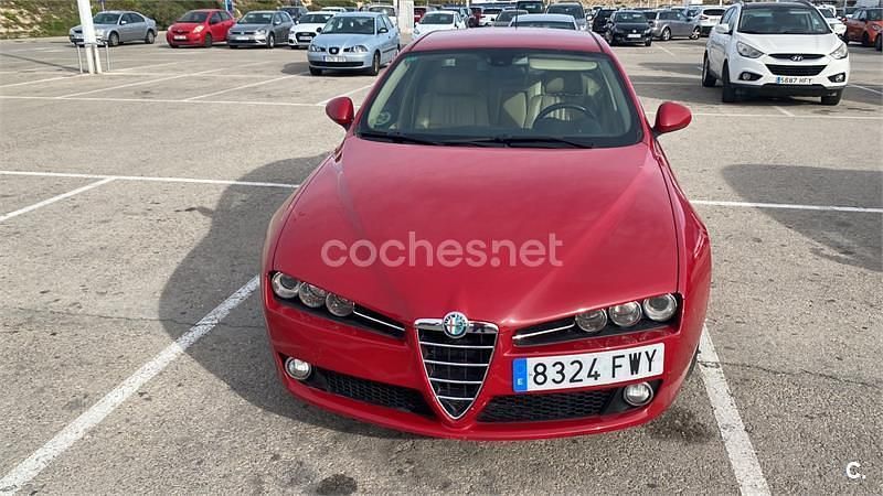 Rojo Usado 2007 Alfa Romeo 159 Distinctive Berlina | 5000 € (Precio justo) - Imagen 1/4