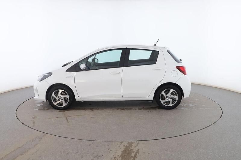 Usado Toyota Yaris Hybrid Active 101 CV (74 kW) 2016 Blanco Utilitario