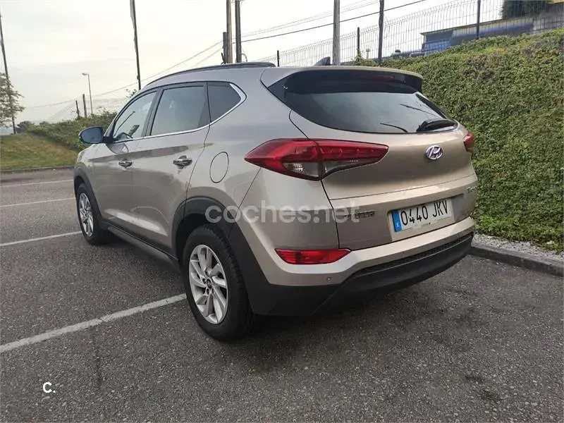 Usado Hyundai Tucson 115 CV (84 kW) 2015 Beige SUV