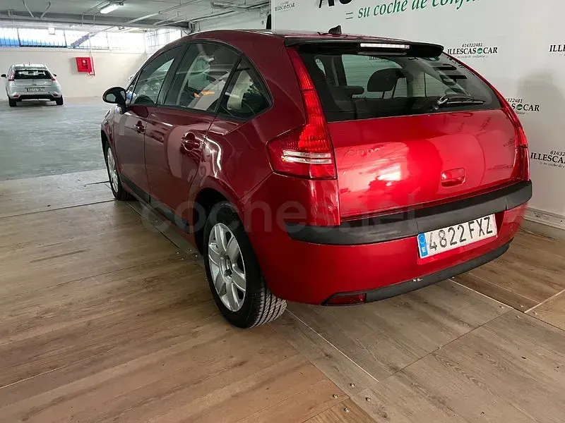 Usado Citroën C4 110 CV (80 kW) 2007 Granate Berlina