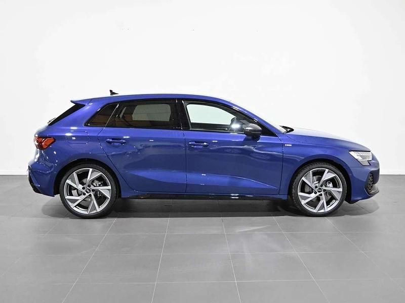 Usado Audi A3 Sportback Comfort 150 CV (110 kW) 2025 Azul Utilitario