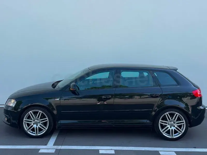 Usado Audi A3 Ambition 105 CV (77 kW) 2010 Negro Utilitario