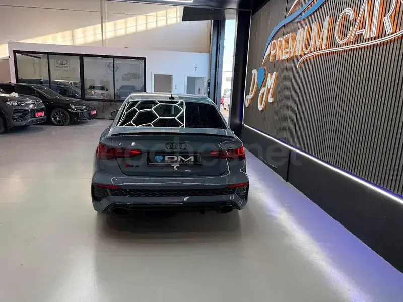 Usado Audi RS3 Sport 400 CV (294 kW) 2023 Gris / plata Berlina