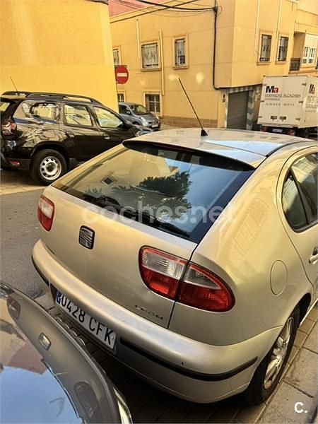 Usado Seat Leon 105 CV (77 kW) 2003 Beige Berlina