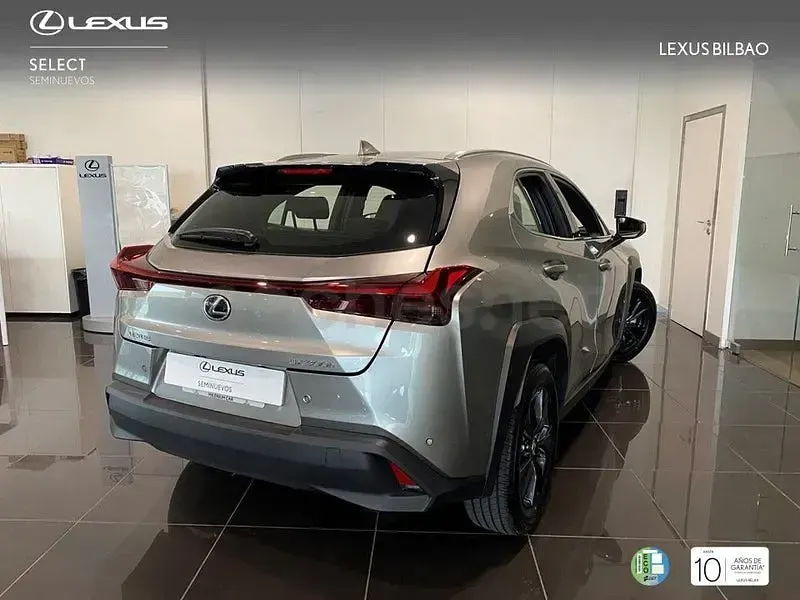 Usado Lexus UX 199 CV (146 kW) 2026 Gris / plata SUV