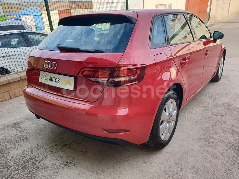 Usado Audi A3 116 CV (85 kW) 2018 Rojo Berlina