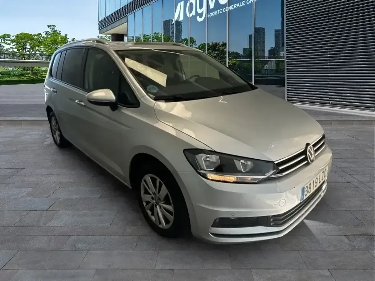Usado VW Touran Advance 150 CV (110 kW) 2022 Gris / plata Monovolumen