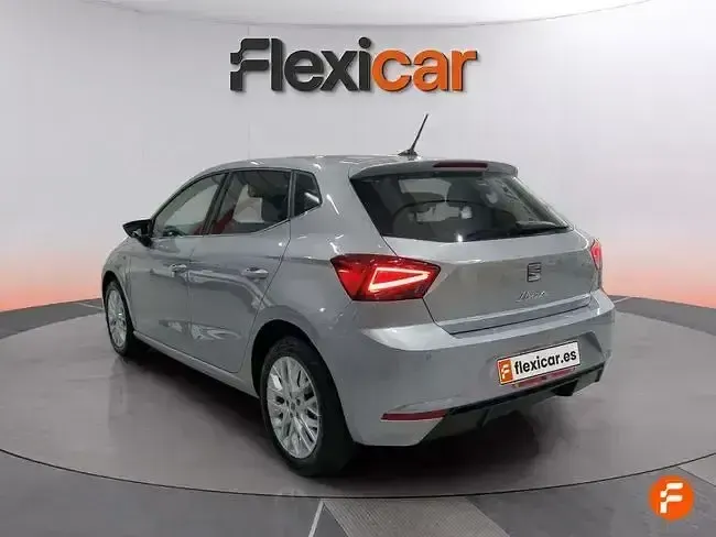 Usado Seat Ibiza 110 CV (80 kW) 2024 Gris Utilitario