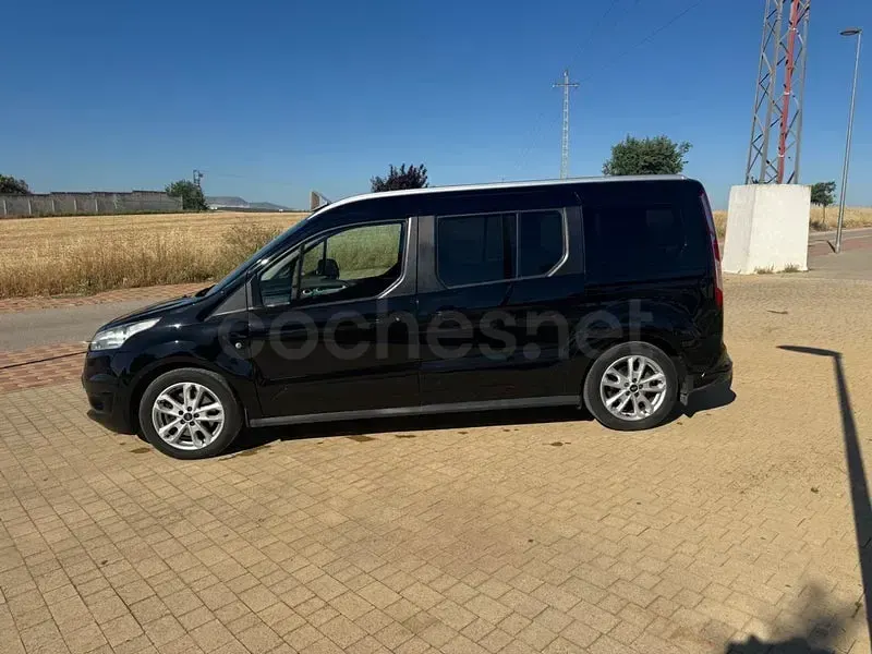 Usado Ford Tourneo Connect Titanium 120 CV (88 kW) 2016 Negro Monovolumen