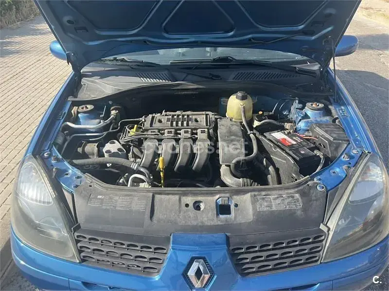 Usado Renault Clio II 75 CV (55 kW) 2003 Azul Berlina
