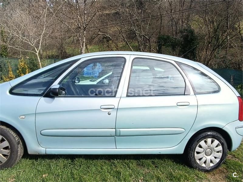 Usado Citroën Xsara Picasso Exclusive 90 CV (66 kW) 2004 Beige Monovolumen
