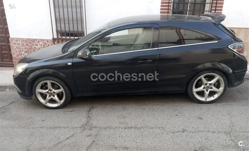 Negro Usado 2005 Opel Astra GTC Sport Berlina | 2000 € (Buen precio) - Imagen 1/1
