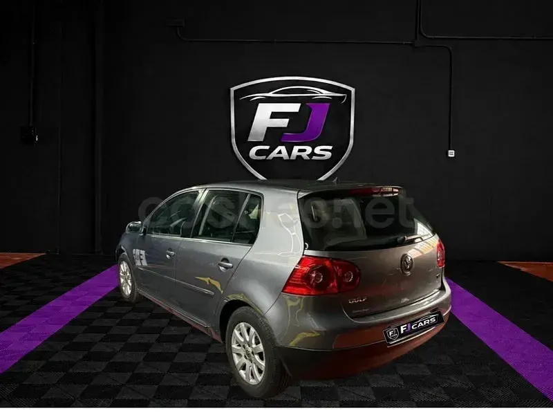 Usado VW Golf IV Trendline 105 CV (77 kW) 2006 Gris / plata Berlina