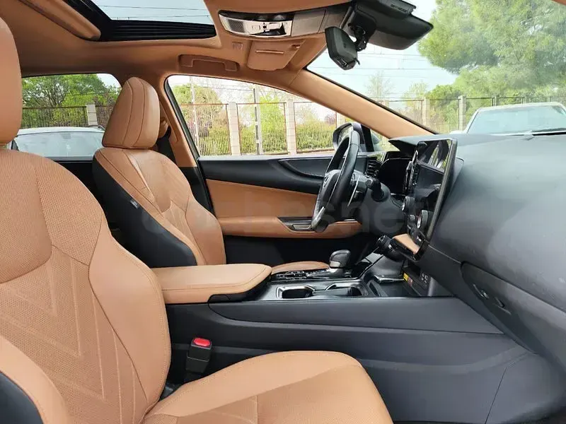 Usado Lexus NX450h+ Luxury Line 306 CV (225 kW) 2022 Gris / plata SUV